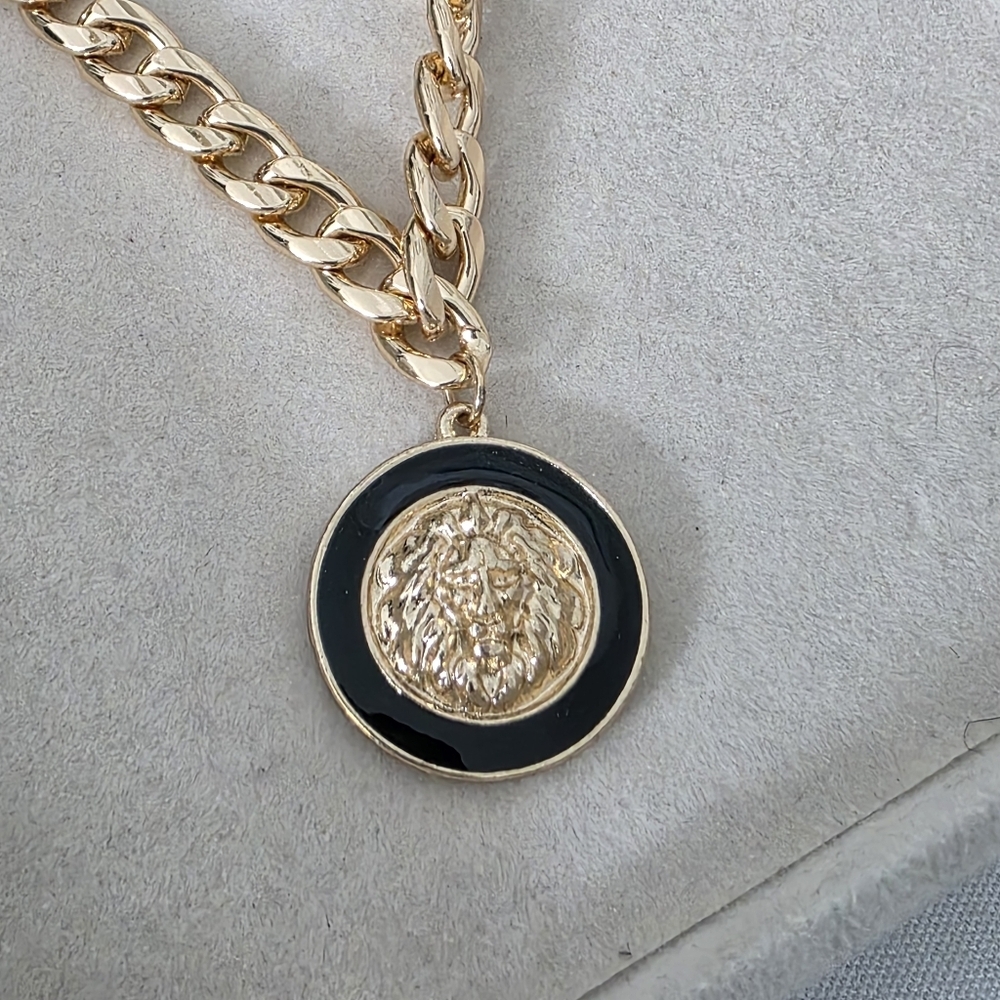 Gold Cuban Link Chain Necklace with Lion Head Pendant - Picture 4 of 6